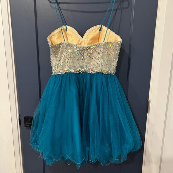 Grade 8 or 12 graduation dress - Picture 3 of 3